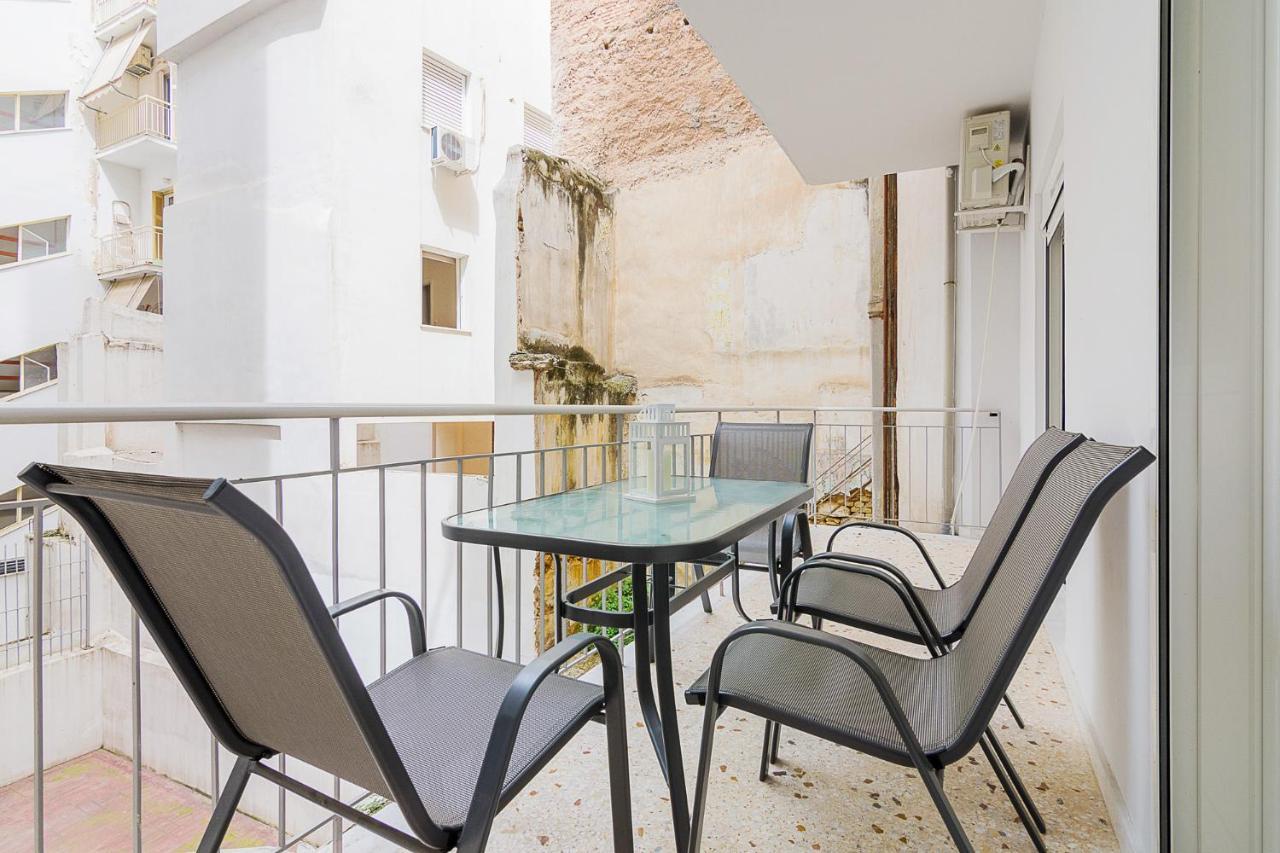 A Modern 2-Bedroom Apartment Near Areios Pagos Athen Exterior foto