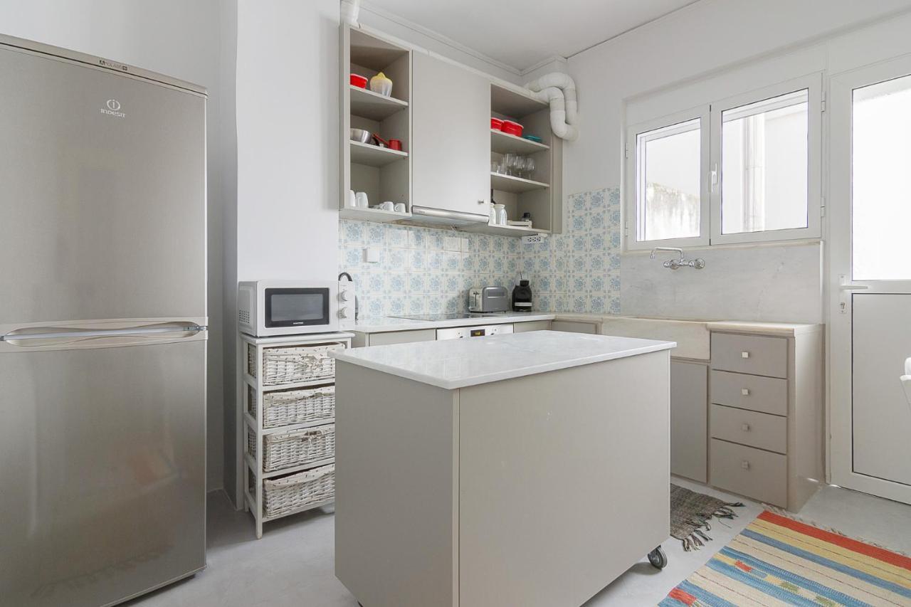 A Modern 2-Bedroom Apartment Near Areios Pagos Athen Exterior foto